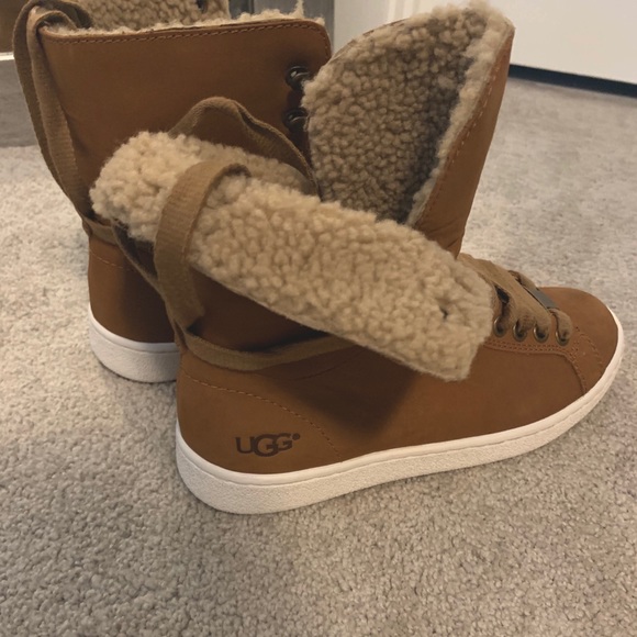(NWOT) UGGS- Chestnut Sneaker Boot - Picture 3 of 6